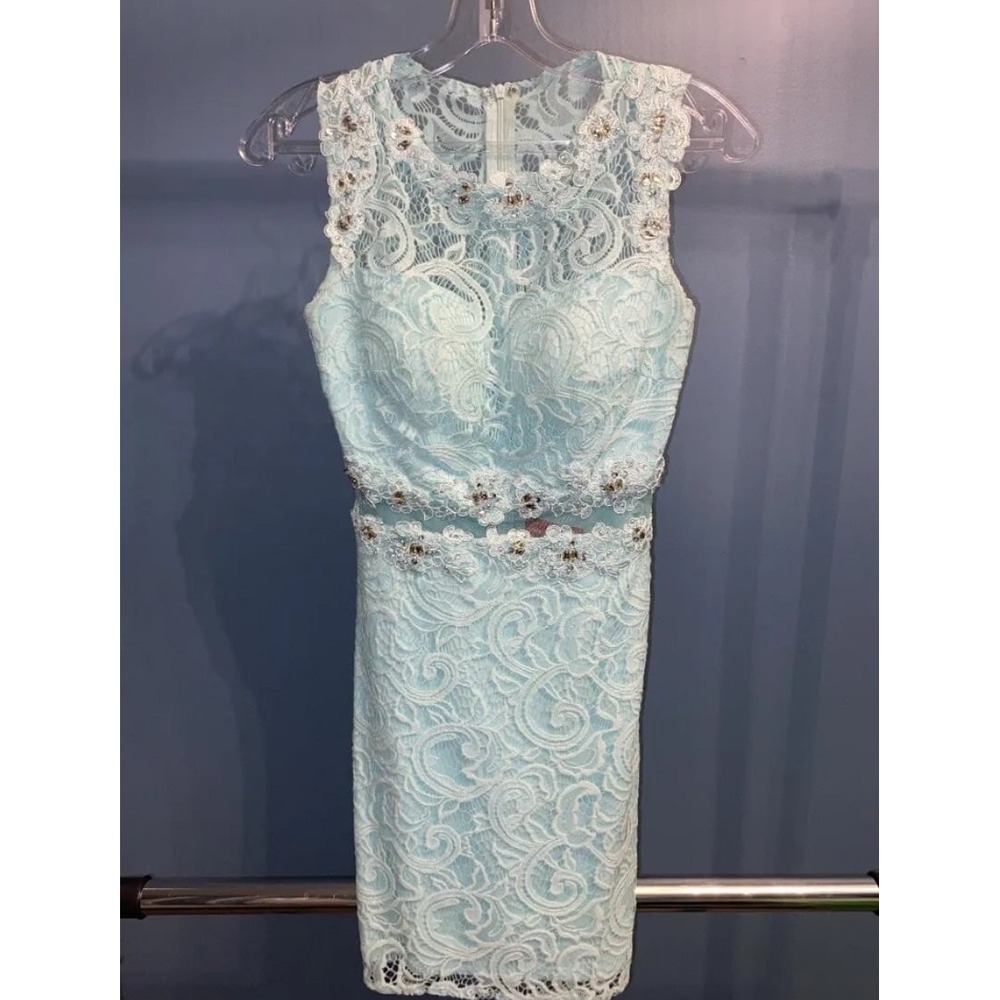Dancing Queen‎ Juniors Aqua Colored Lace and Beaded Dress, Size Small.